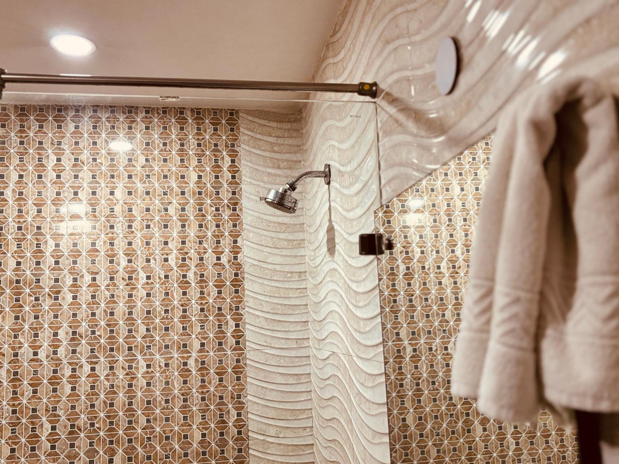 Hotel Hc Grand ニューデリー エクステリア 写真