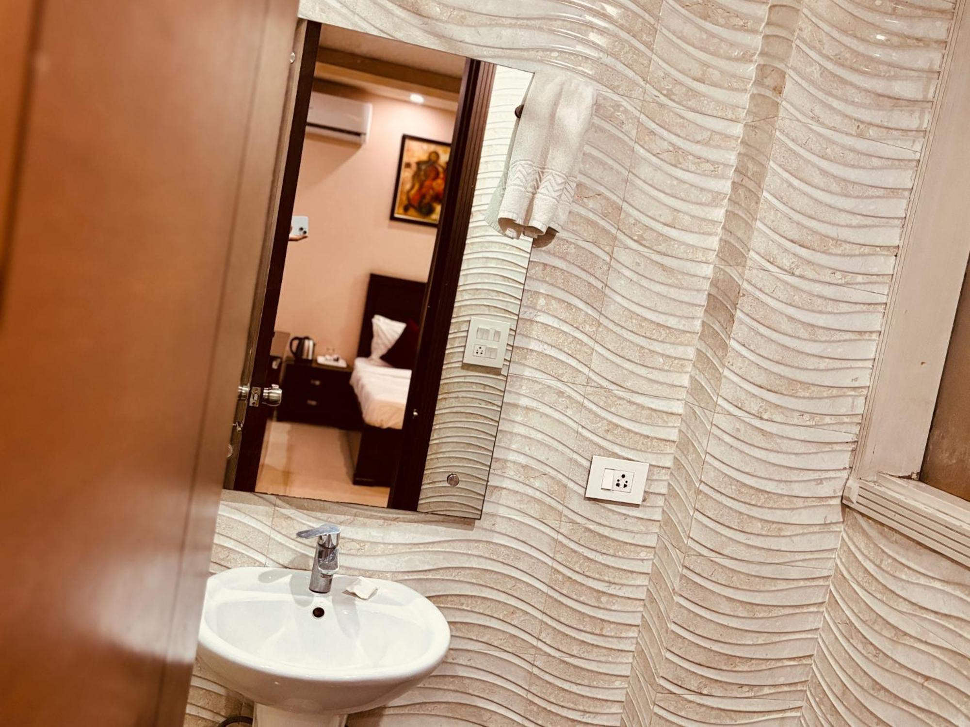 Hotel Hc Grand ニューデリー エクステリア 写真